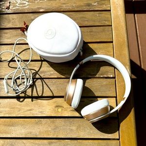 solo beats wireless - gold - comes with plug in wire
